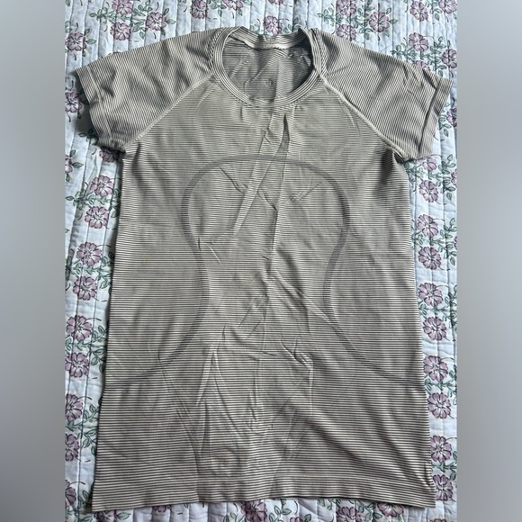 Lululemon Striped Swiftly Tech regular length, like new, size 8 - Picture 1 of 2